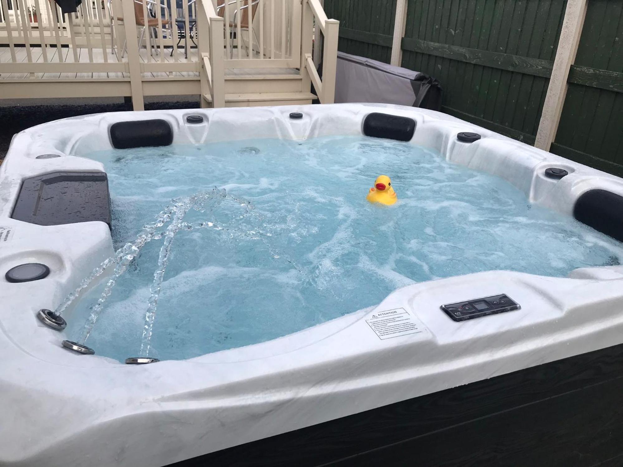 Hot Tub Accommodation North Wales Lodge Rhyl Ngoại thất bức ảnh